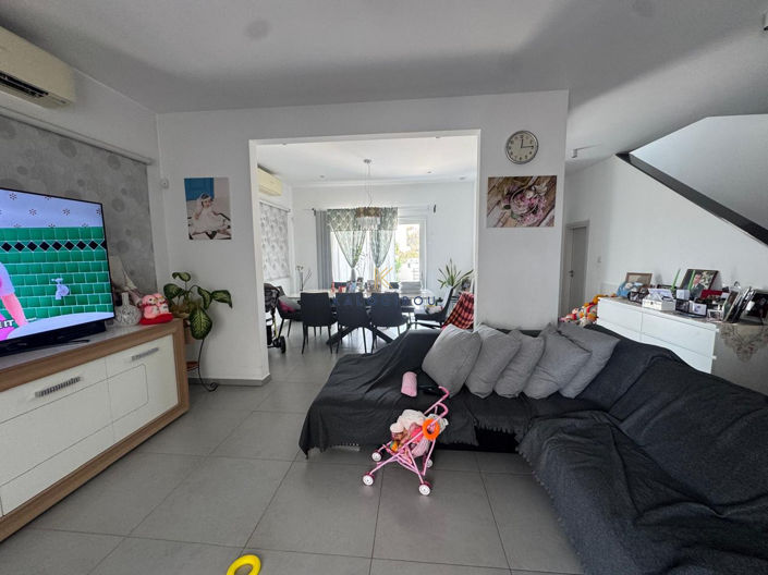 Image No.10-3 Bed House for sale