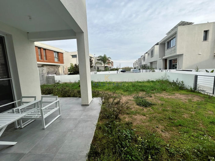 Image No.17-5 Bed House for sale