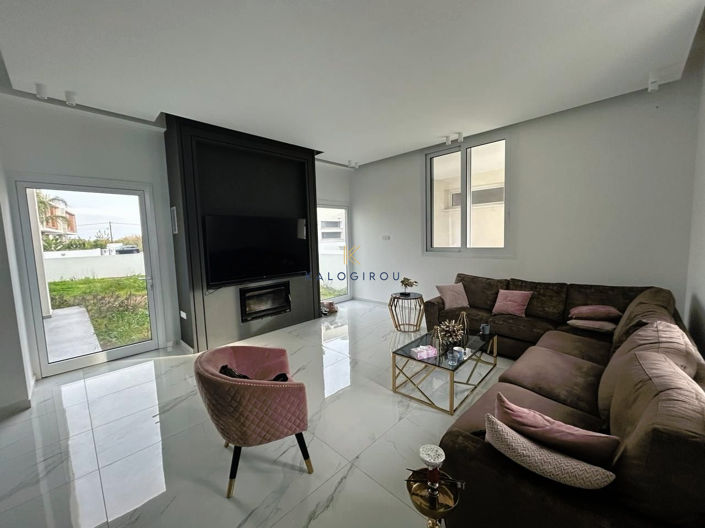 Image No.5-5 Bed House for sale