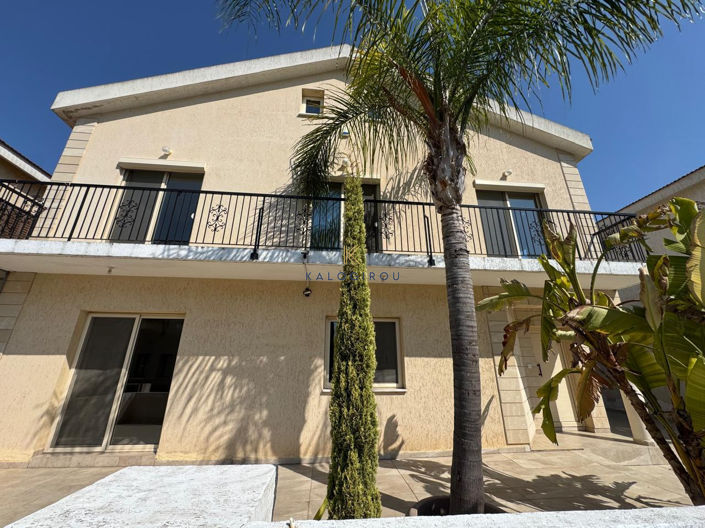 Image No.1-4 Bed House for sale