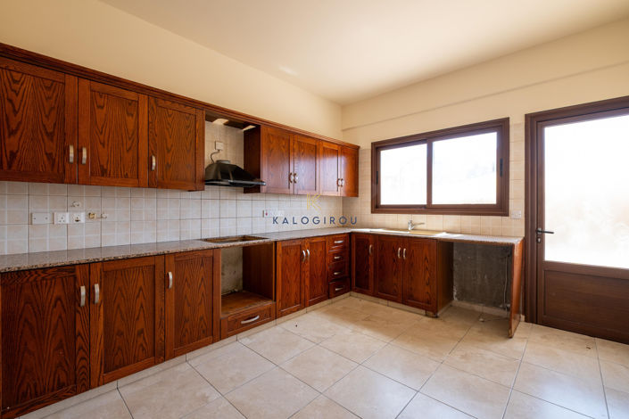 Image No.11-3 Bed Property for sale