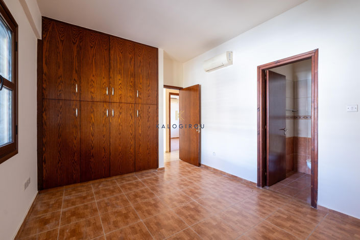 Image No.18-3 Bed Property for sale