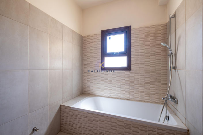 Image No.19-3 Bed Property for sale