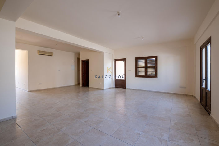 Image No.8-3 Bed Property for sale