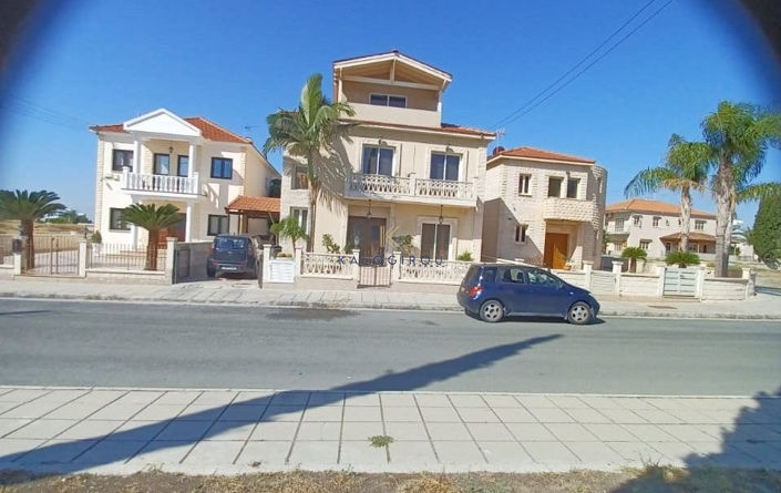 Image No.2-5 Bed House for sale