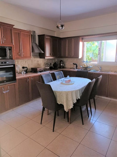 Image No.7-5 Bed House for sale