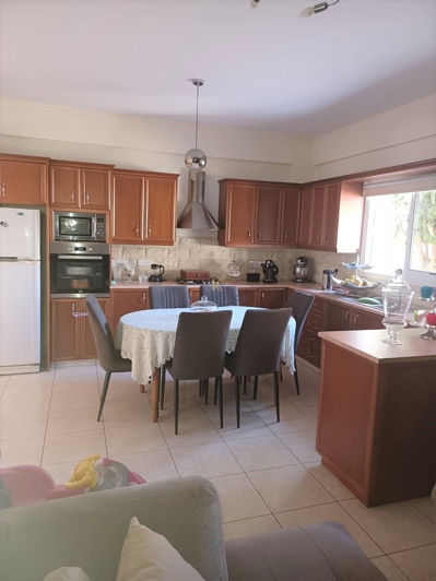 Image No.8-5 Bed House for sale