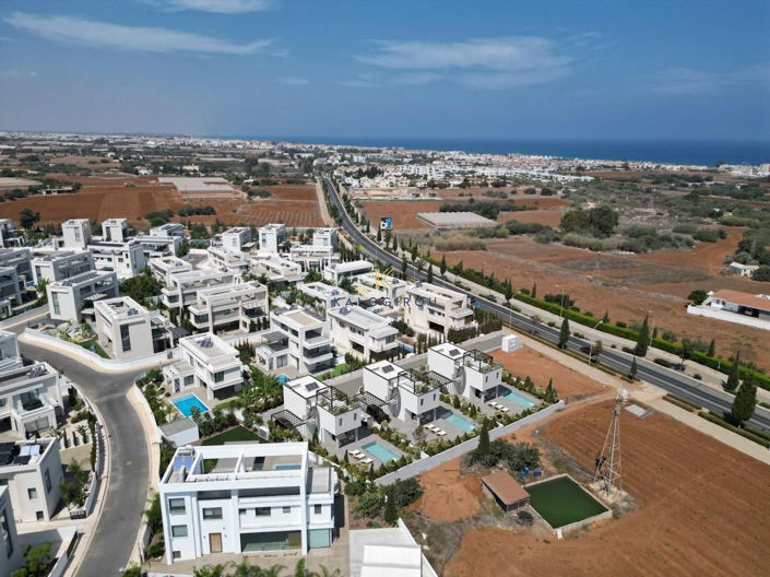 Image No.9-3 Bed House for sale