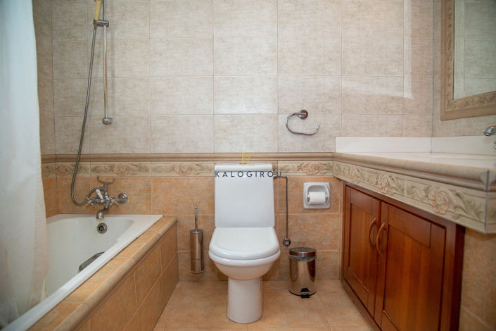 Image No.21-4 Bed House for sale