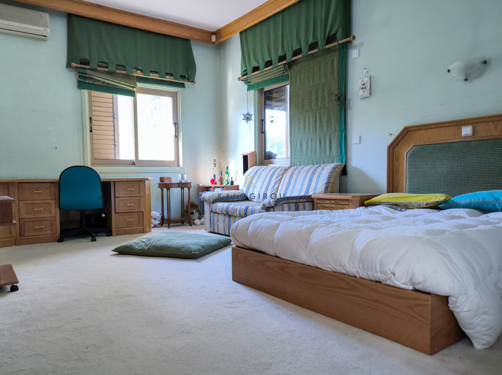 Image No.30-5 Bed House for sale