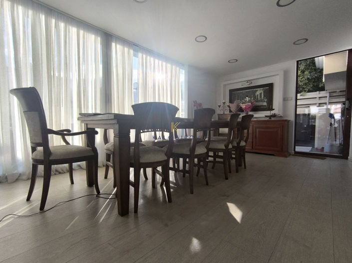 Image No.13-4 Bed House for sale