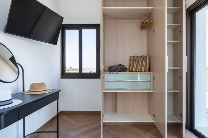 Image No.8-4 Bed House for sale