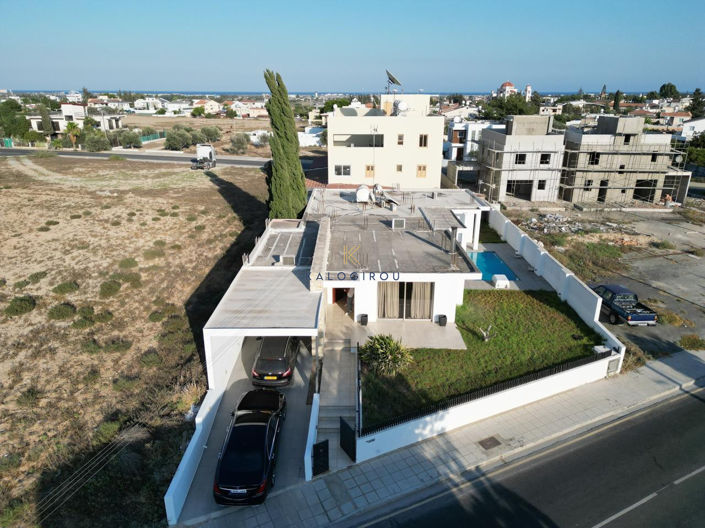 Image No.3-4 Bed House for sale