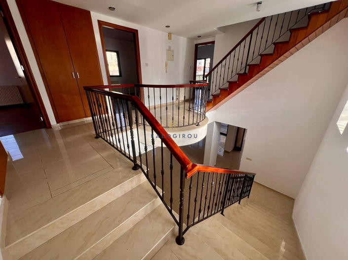 Image No.17-4 Bed House for sale