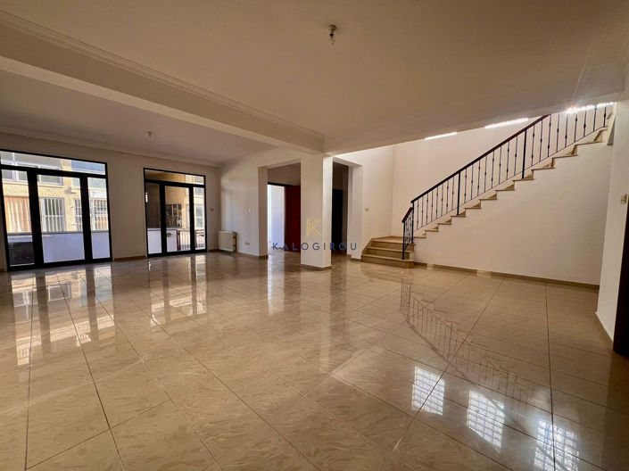 Image No.3-4 Bed House for sale