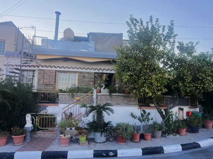 Image No.1-3 Bed House for sale