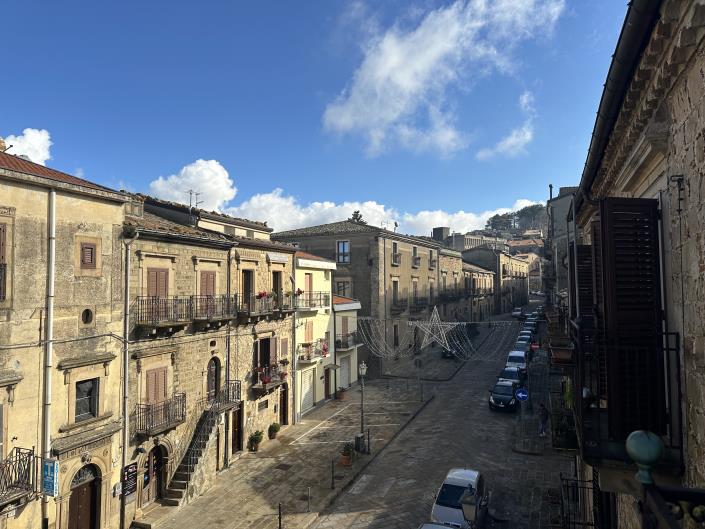 Image No.27-5 Bed Semi-Detached for sale