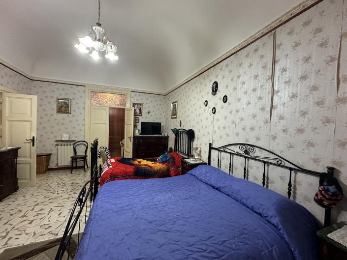 Image No.16-5 Bed Semi-Detached for sale