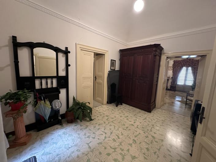 Image No.34-5 Bed Semi-Detached for sale