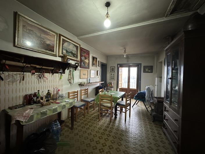 Image No.12-3 Bed Property for sale