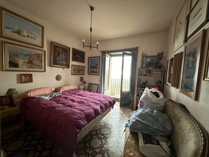 Image No.16-3 Bed Property for sale