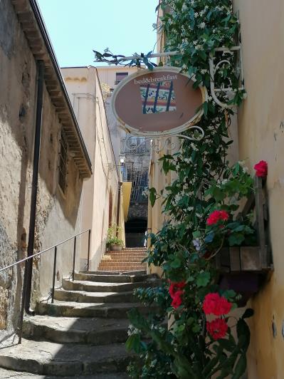 Image No.5-6 Bed Semi-Detached for sale