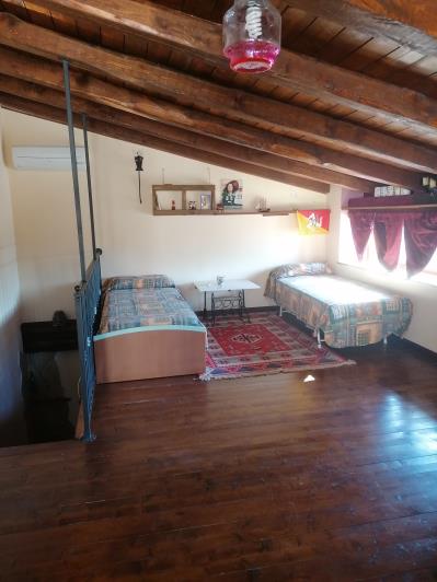 Image No.15-6 Bed Semi-Detached for sale