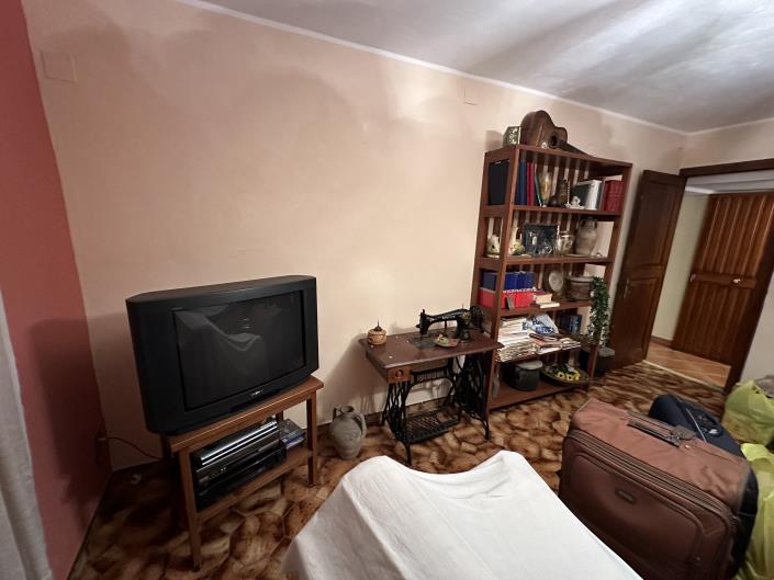 Image No.16-2 Bed Semi-Detached for sale