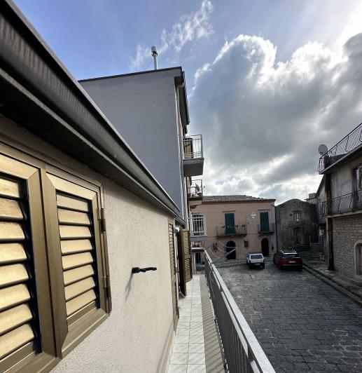 Image No.26-2 Bed Semi-Detached for sale