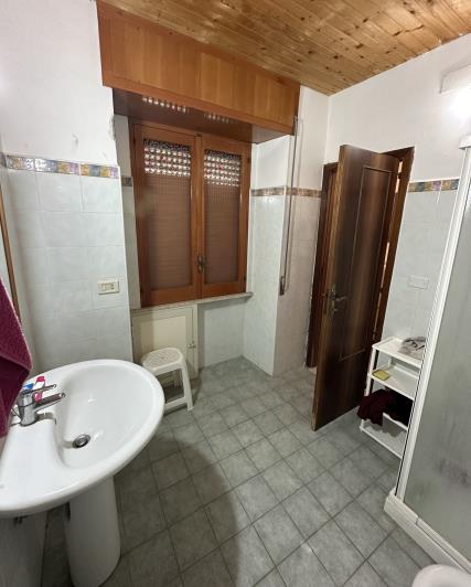 Image No.18-6 Bed House for sale