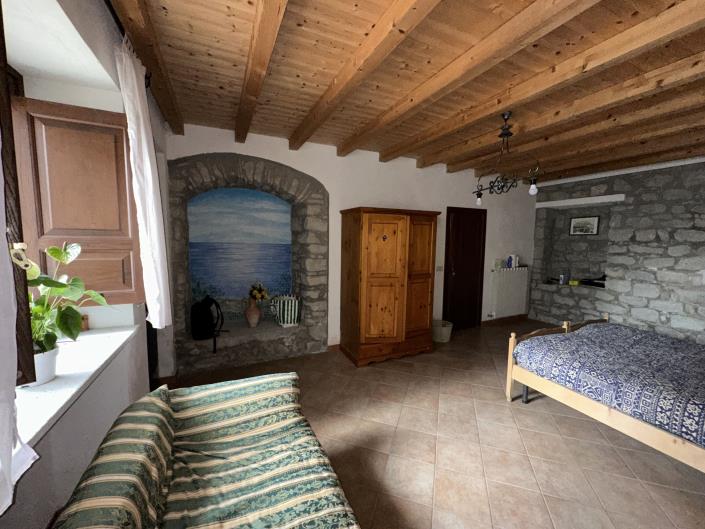 Image No.4-6 Bed House for sale