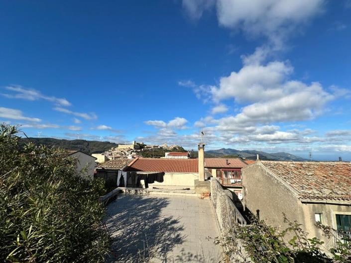 Image No.40-6 Bed House for sale