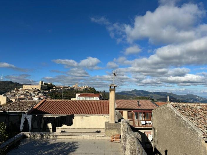 Image No.3-6 Bed House for sale