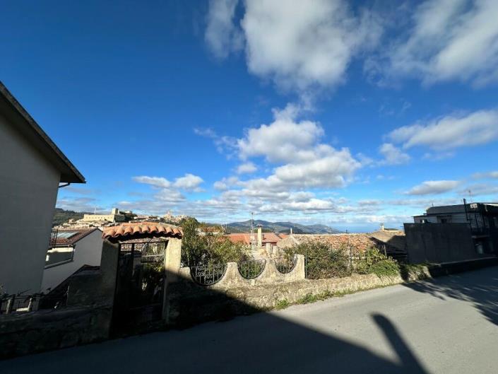 Image No.42-6 Bed House for sale