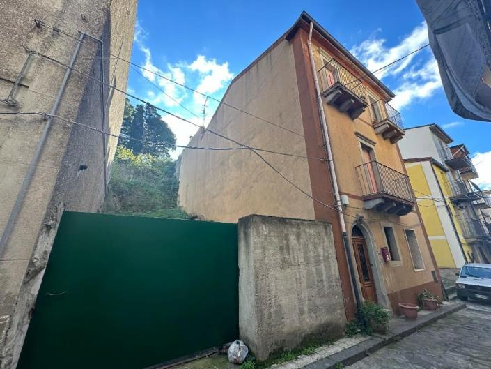 Image No.41-6 Bed House for sale