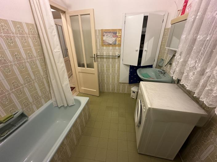 Image No.30-5 Bed Semi-Detached for sale