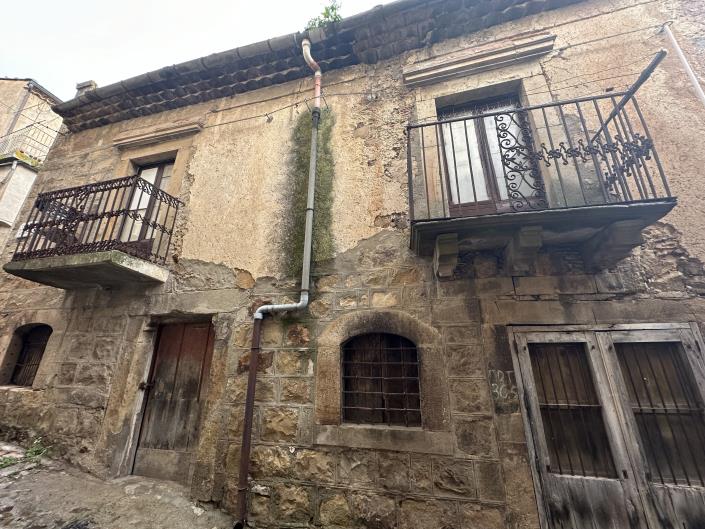 Image No.12-3 Bed Semi-Detached for sale