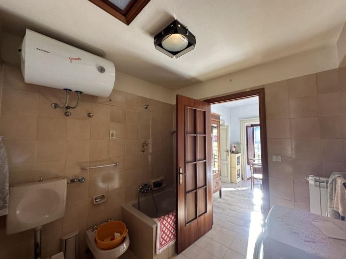 Image No.32-4 Bed Semi-Detached for sale