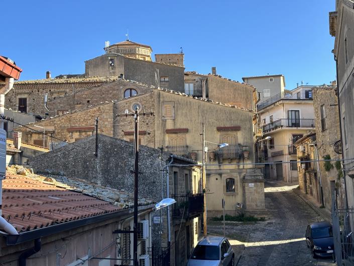 Image No.5-4 Bed Semi-Detached for sale