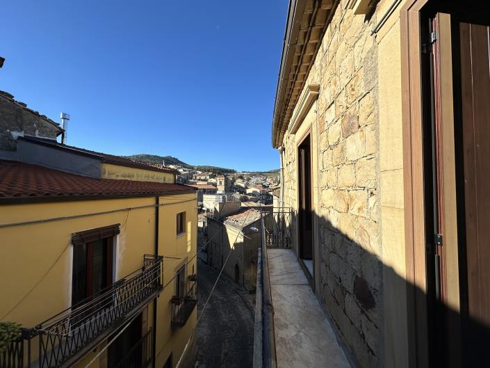 Image No.11-4 Bed Semi-Detached for sale