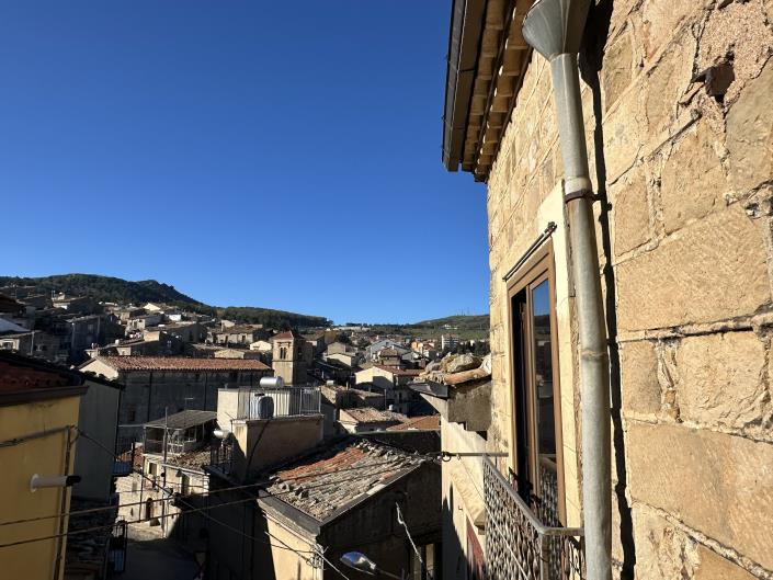 Image No.13-4 Bed Semi-Detached for sale