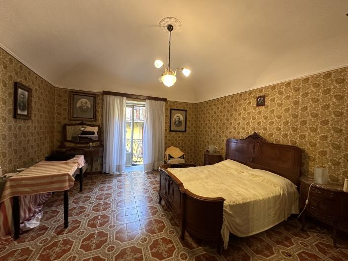 Image No.17-4 Bed Semi-Detached for sale