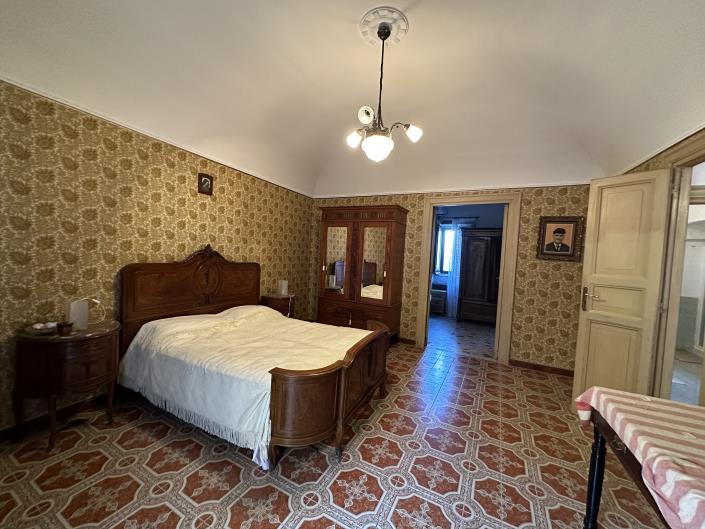 Image No.18-4 Bed Semi-Detached for sale