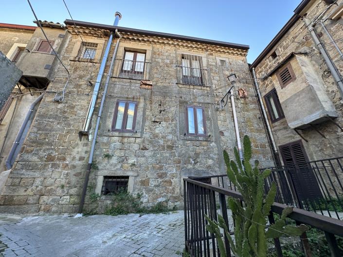 Image No.37-4 Bed Semi-Detached for sale