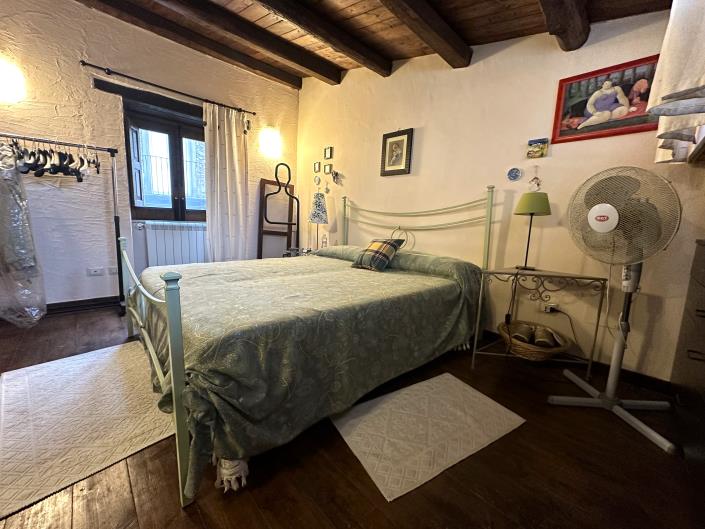 Image No.11-1 Bed Property for sale