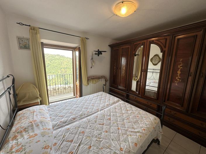 Image No.17-2 Bed Semi-Detached for sale