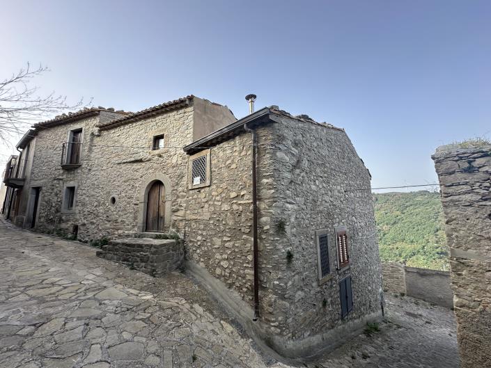 Image No.4-2 Bed Semi-Detached for sale