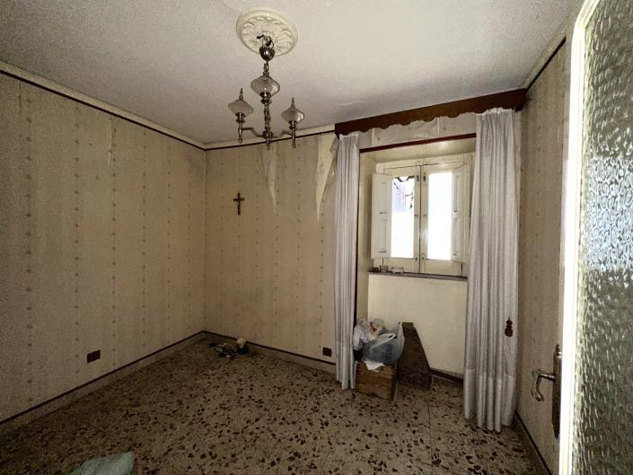 Image No.26-5 Bed Townhouse for sale