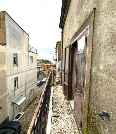 Image No.12-5 Bed Townhouse for sale