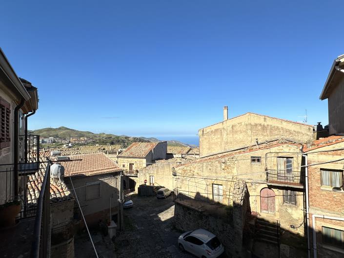 Image No.20-2 Bed Townhouse for sale